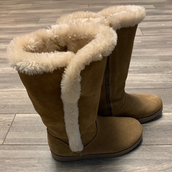 Target Women’s Faux Fur Boots - Picture 3 of 7